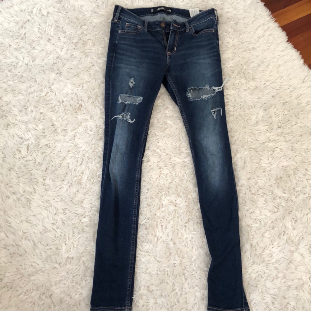 hollister super skinny ripped jeans!!